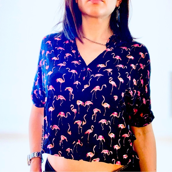 Flamingo collared 🦩 rolled short sleeve button down crop top size small - Picture 1 of 7
